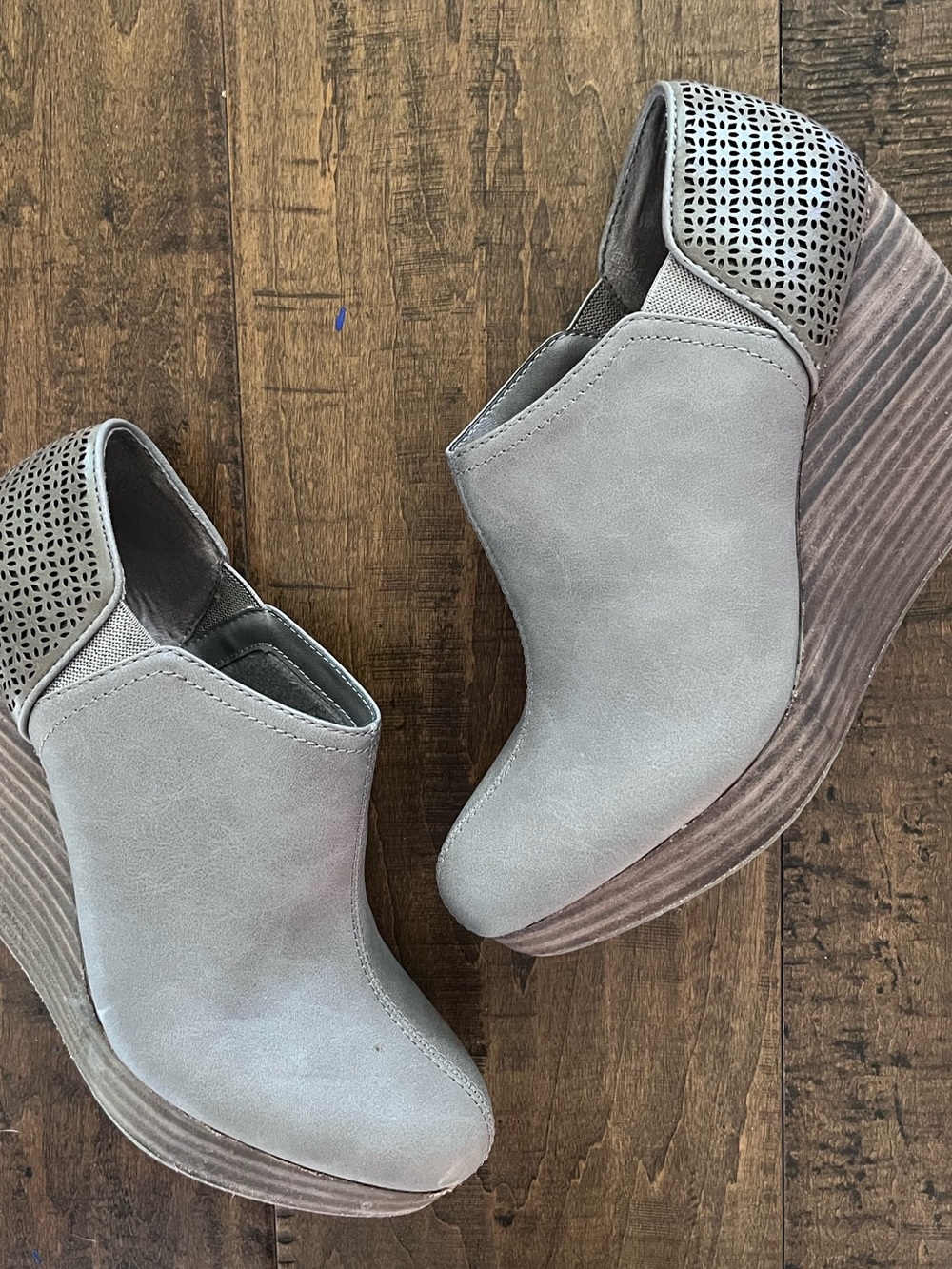 Dr. Scholl's Harlow gray/taupe smooth faux suede platform wedge heel booties